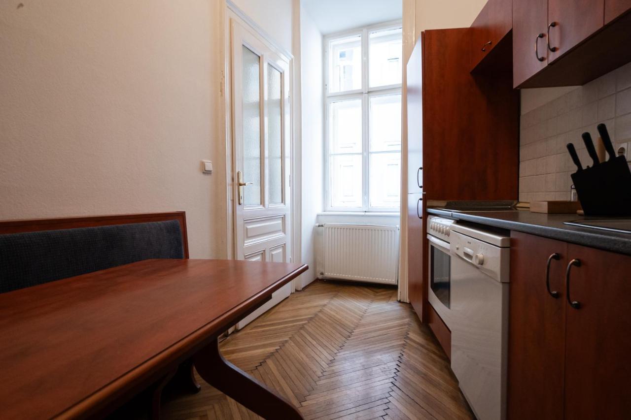 Spacious With A King-size Bed Appartement *