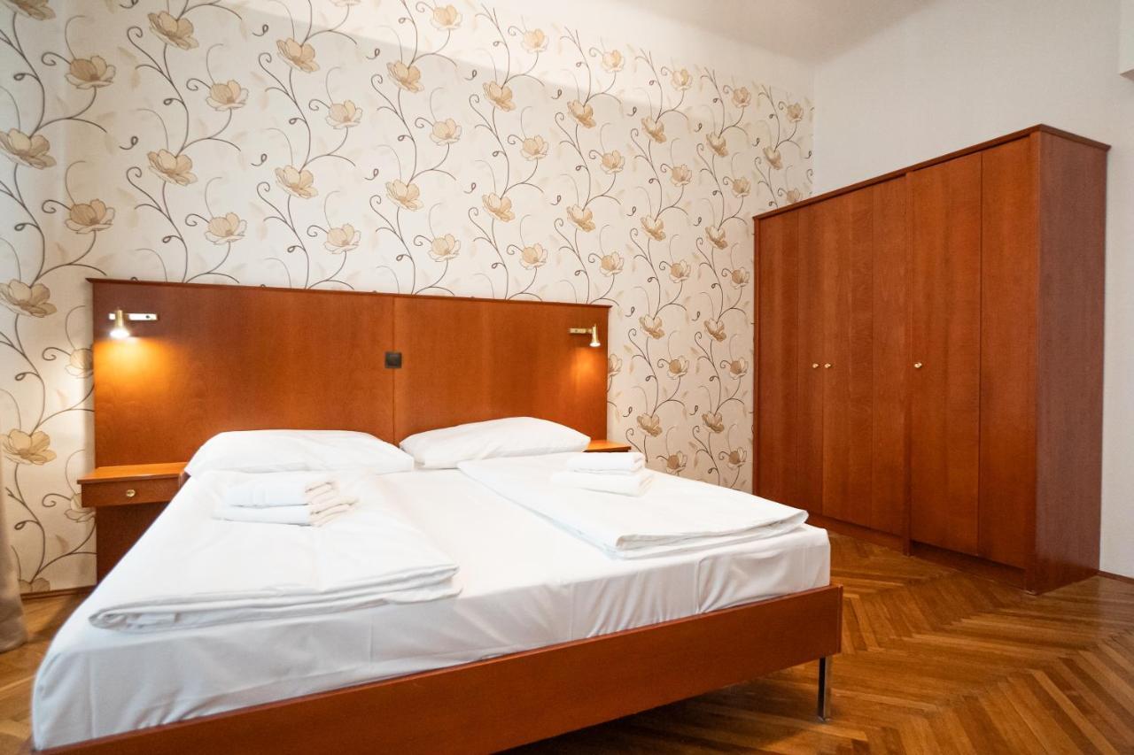 Spacious With A King-size Bed Wien
