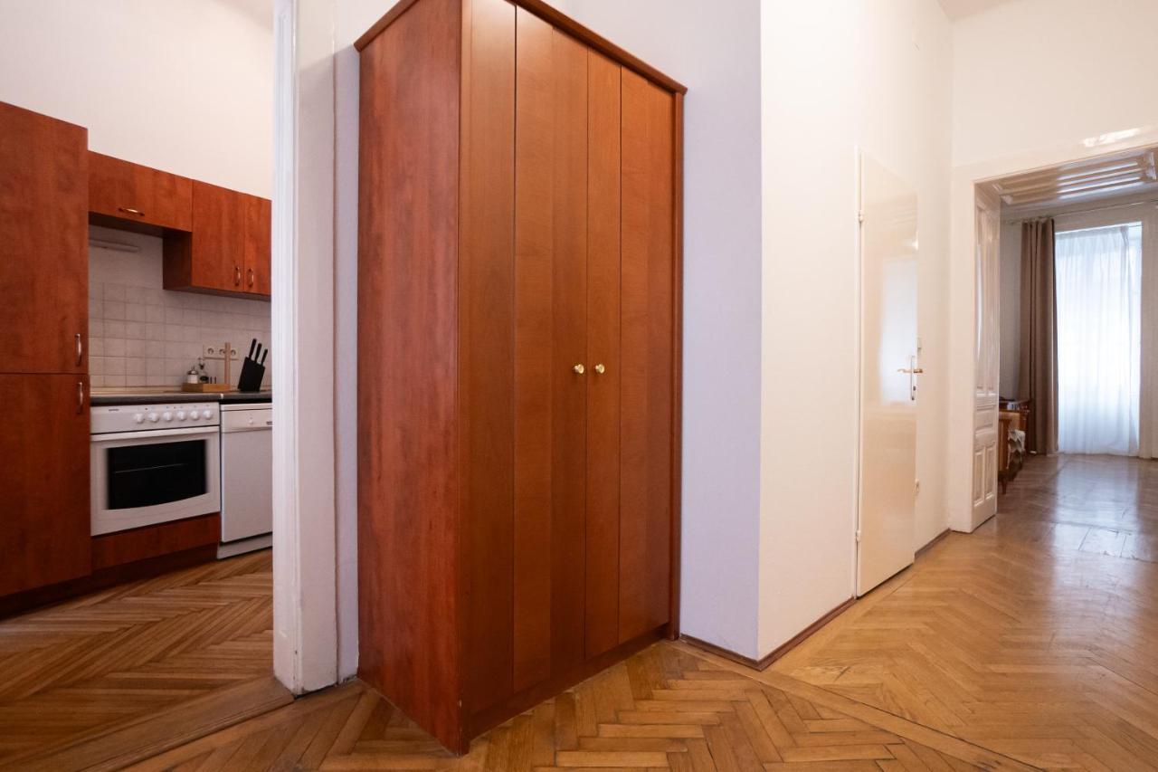 Spacious With A King-size Bed * Wien
