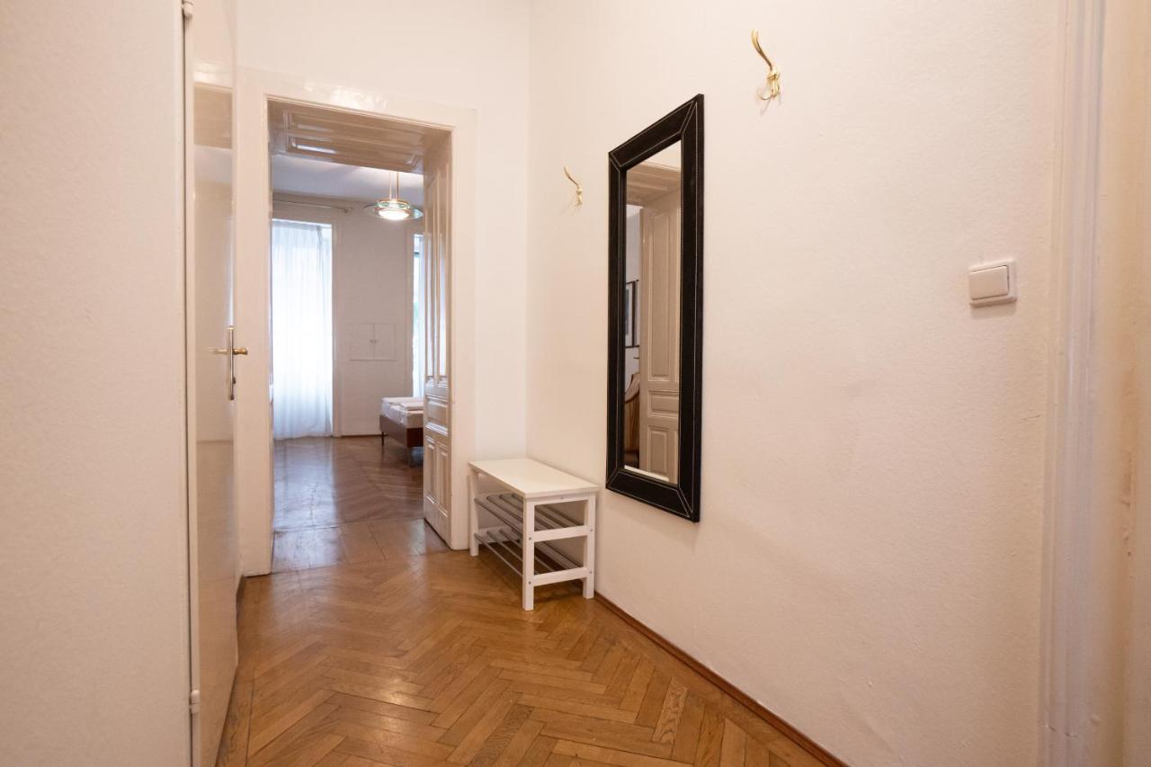 Spacious With A King-size Bed Appartement *
