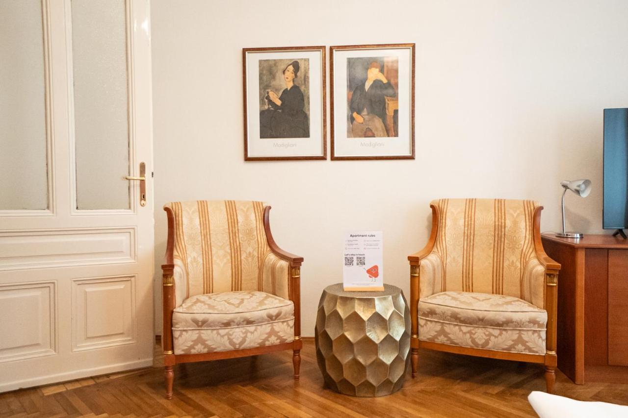 Spacious With A King-size Bed Wien