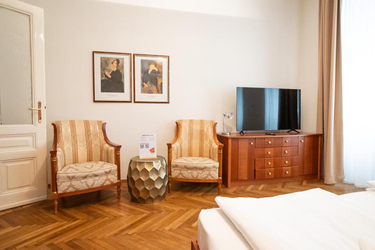 Spacious With A King-size Bed Wien