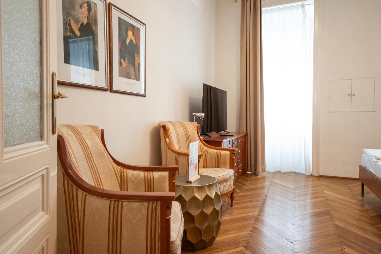 Spacious With A King-size Bed * Wien